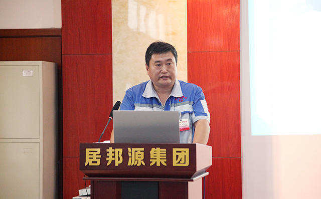 生產(chǎn)中心總監(jiān)馬永民對公司生產(chǎn)對公司員工提出的合理化建議實施成果進行匯報。 生產(chǎn)中心總監(jiān)馬永民對公司生產(chǎn)對公司員工提出的合理化建議實施成果進行匯報。
