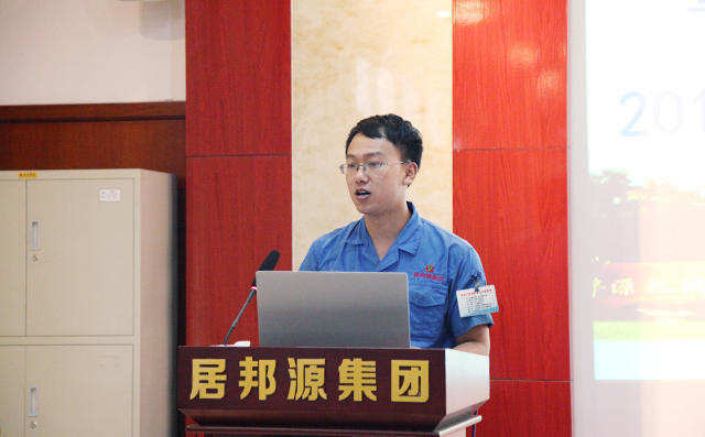 生產(chǎn)一線員工代表李宗萌表示作為一名生產(chǎn)員工要不斷發(fā)揚主人翁精神,要干一行,愛一行,鉆一行,精一行,專業(yè)里面當狀元。 生產(chǎn)一線員工代表李宗萌表示作為一名生產(chǎn)員工要不斷發(fā)揚主人翁精神,要干一行,愛一行,鉆一行,精一行,專業(yè)里面當狀元。