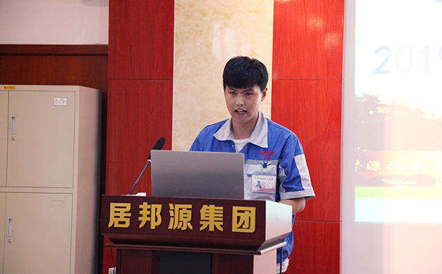 新員工代表張宗明對公司制度工作方式、公司發(fā)展前景以及日后個人發(fā)展作簡要規(guī)劃匯報。 新員工代表張宗明對公司制度工作方式、公司發(fā)展前景以及日后個人發(fā)展作簡要規(guī)劃匯報。
